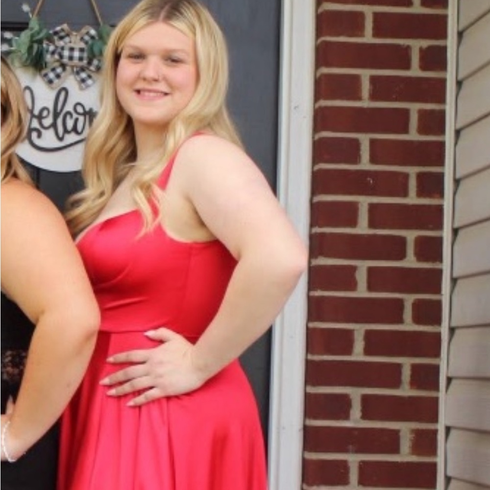 Chic Scarlet Prom Dress